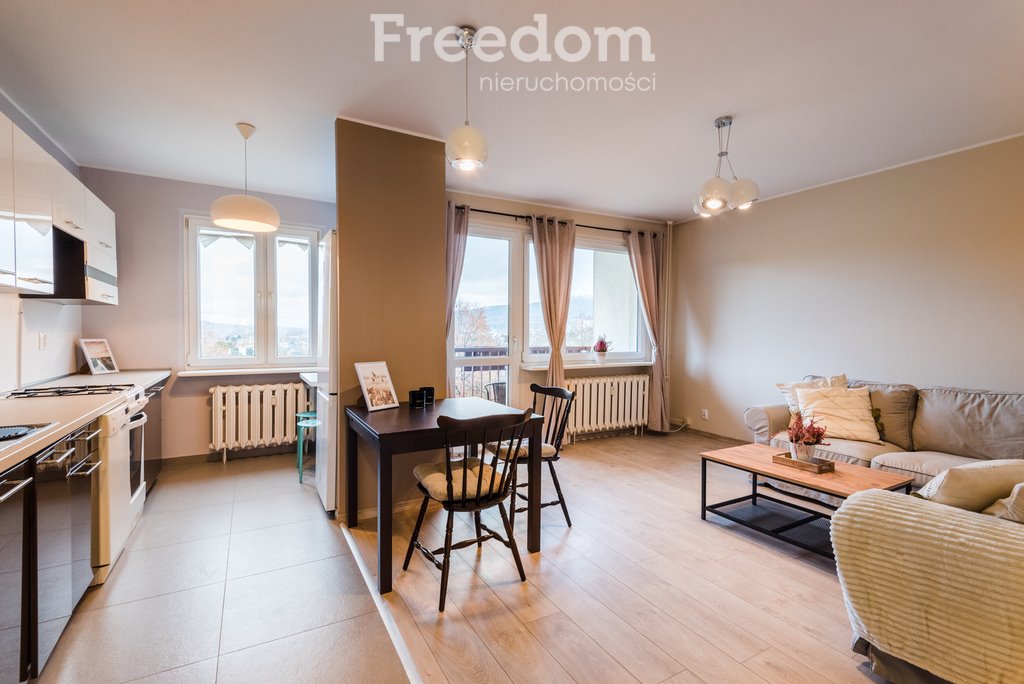 Mieszkanie czteropokojowe  na wynajem Bielsko-Biała, Doliny Miętusiej  71m2 Foto 1