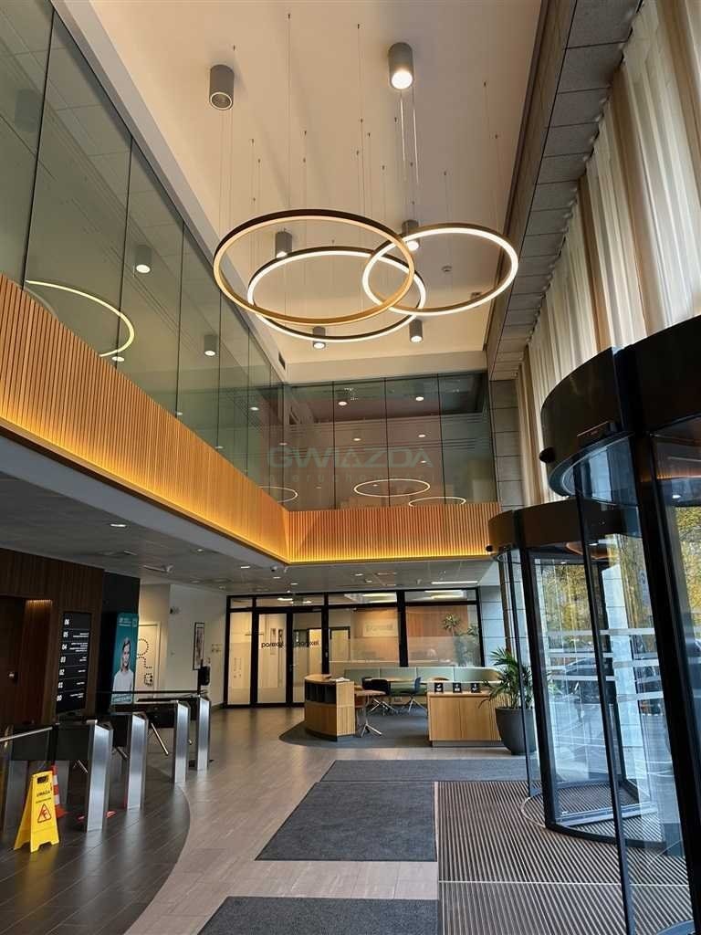 Nowoczesny biurowiec 344 m2, zielone dachy, komfort i oszczędność Warszawa, Ochota  344m2 Foto 1