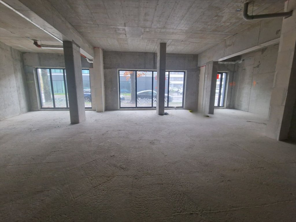 Nowoczesny lokal 156 m² z dużymi witrynami i możliwością aranżacji Łódź, Polesie, 28 Pułku Strzelców Kaniowskich  156m2 Foto 1