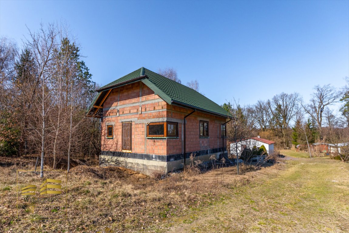 Dom surowy z dużą działką i rzeką w pobliżu Krężnica Jara  120m2 Foto 1