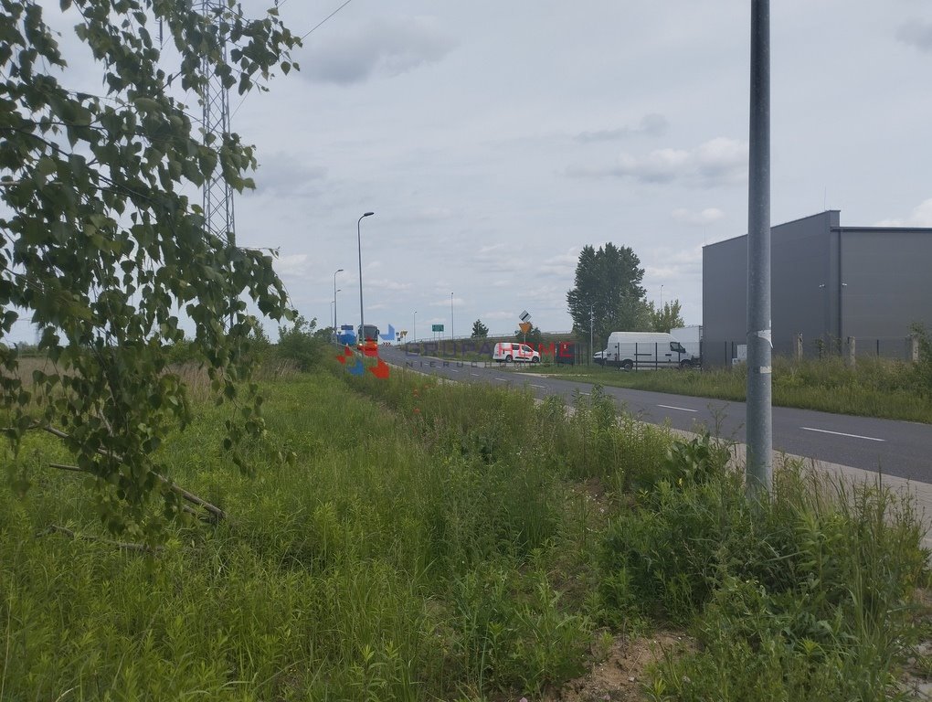Na sprzedaż działka usługowa 1300 m² przy drodze asfaltowej Janki  1 300m2 Foto 1