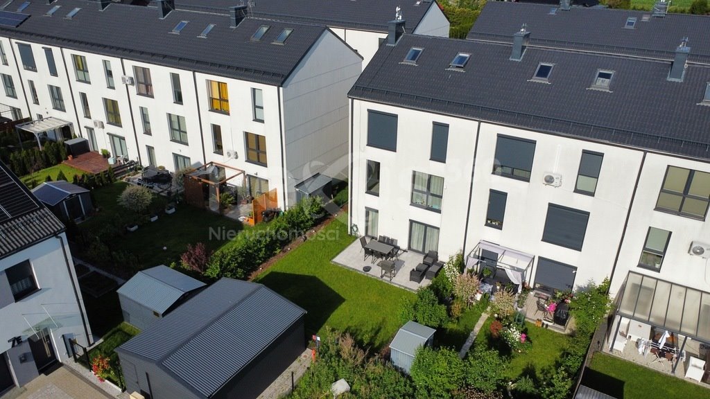 Do sprzedania dwupoziomowe mieszkanie 67 m² z ogrodem 133 m² i designerskim wnętrzem Mirków, Miętowa  67m2 Foto 1