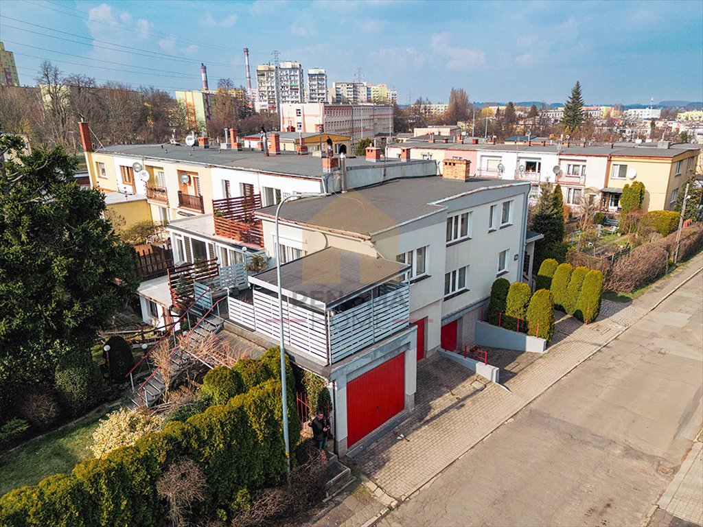 Sprzedam dom skrajny z 3 garażami i dużym ogrodem Wałbrzych, Piaskowa Góra  210m2 Foto 1