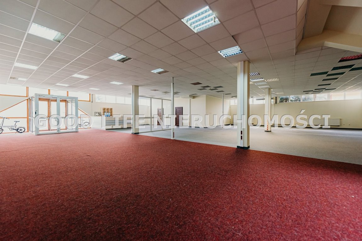 Lokal użytkowy na wynajem Świlcza  700m2 Foto 1