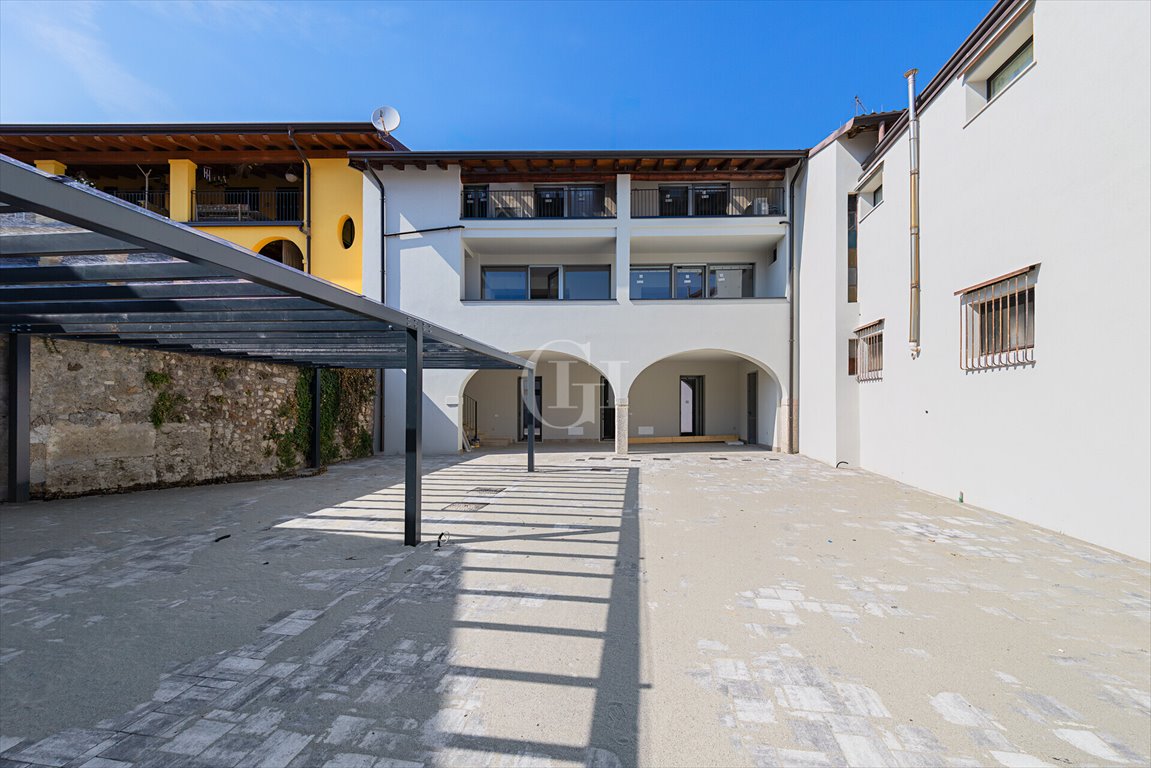 Polecam nowoczesne 112 m² mieszkanie w Manerba del Garda Włochy, Manerba del Garda  112m2 Foto 1