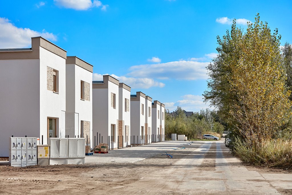 Nowoczesny dom z ogródkiem w willi miejskiej, 77,70 m2 Gruszczyn  78m2 Foto 1