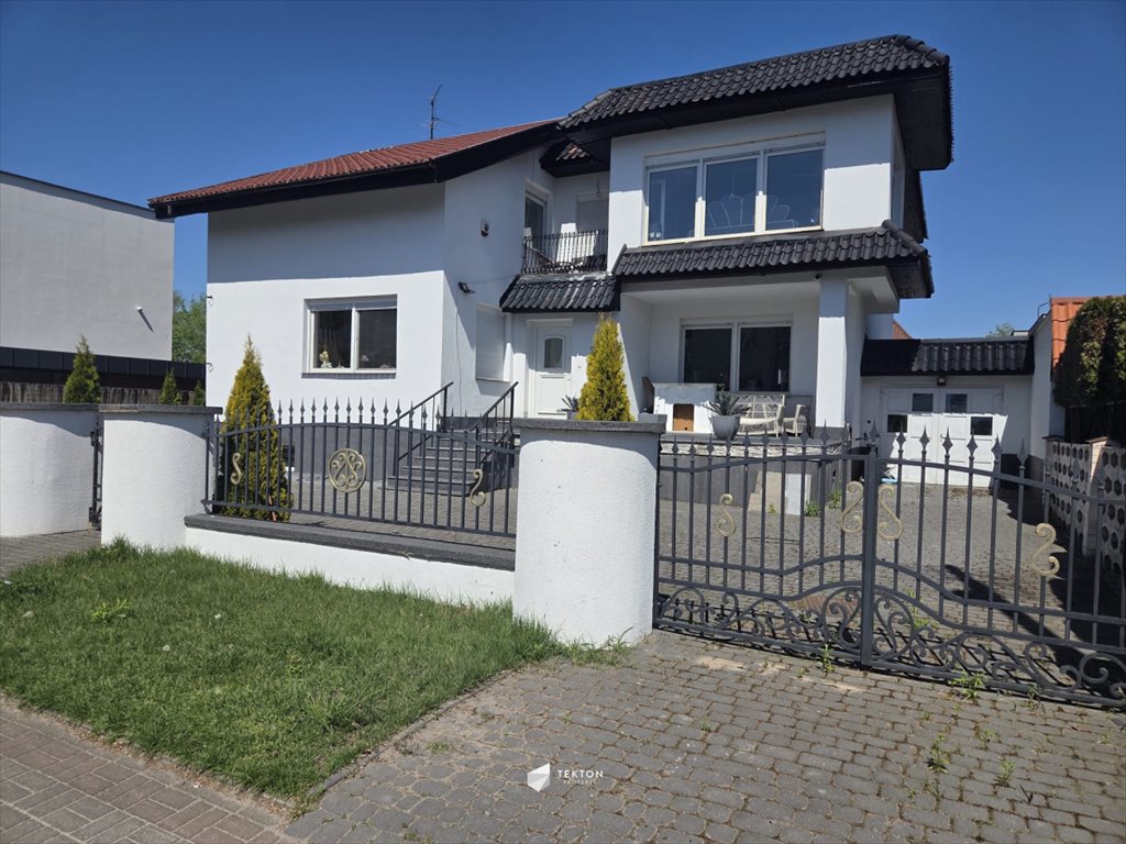 Przestronny dom 287 m2 z dużą piwnicą i ogrodem Poznań, Wola, Startowa  287m2 Foto 1