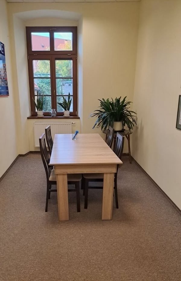 Lokal biurowy na Rynku w Dzierżoniowie, 7,6 m2, centrum Dzierżoniów, Rynek 55  8m2 Foto 1