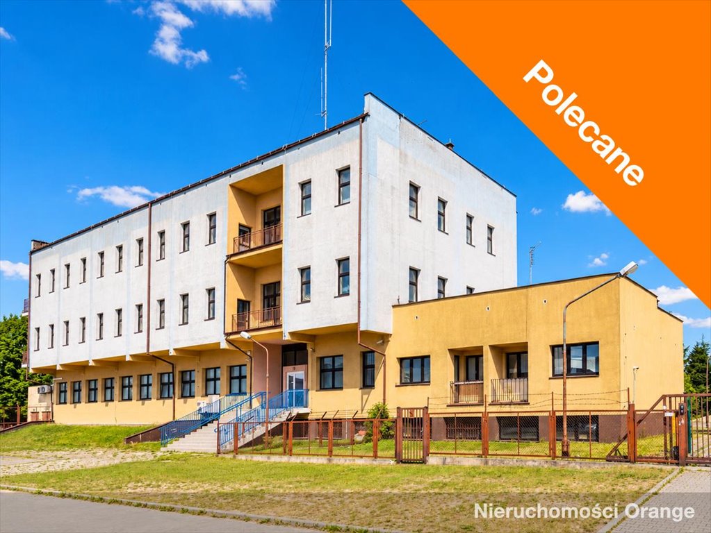 Polecam dużą nieruchomość biurową 2415 m² z parkingiem w Radomiu Radom, ul. Gajowa 92  2 415m2 Foto 1