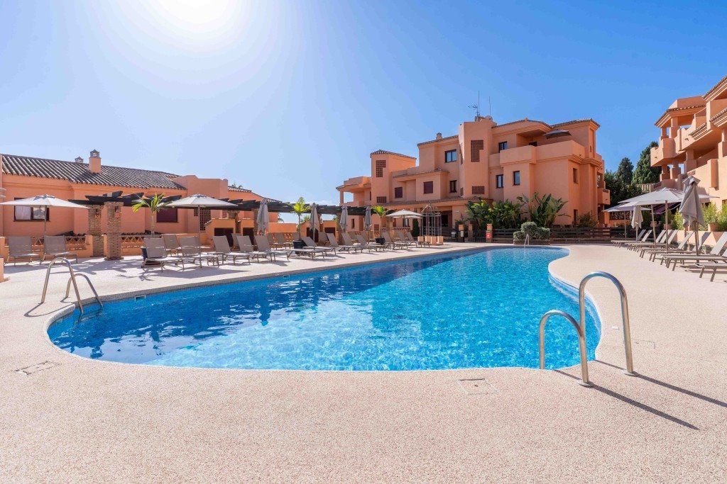 Kawalerka na sprzedaż Hiszpania, Benahavís  65m2 Foto 1