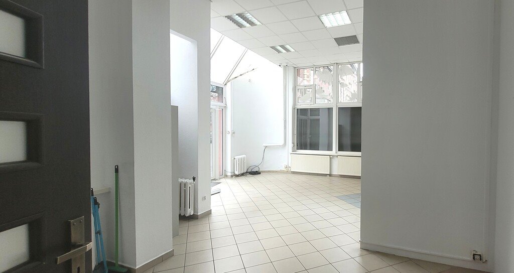 Zapraszam do wynajmu 50 m² lokalu z witrynami i parkingiem Szczecin, Śródmieście-Centrum  50m2 Foto 1