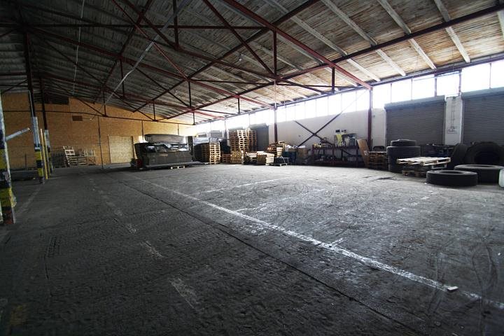 Na wynajem hala magazynowa 315 m² z rampami i wysok. 4m Opole, Zakrzów  315m2 Foto 1