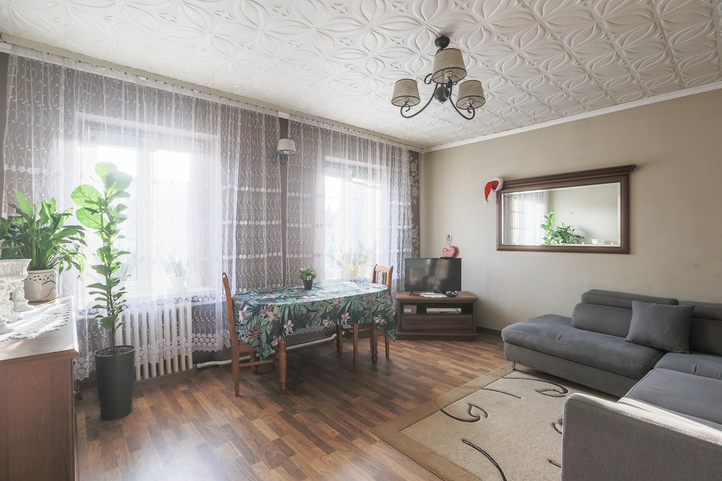 Przestronny dom z 8 pokojami, garaż i duża działka Dargomyśl  290m2 Foto 1