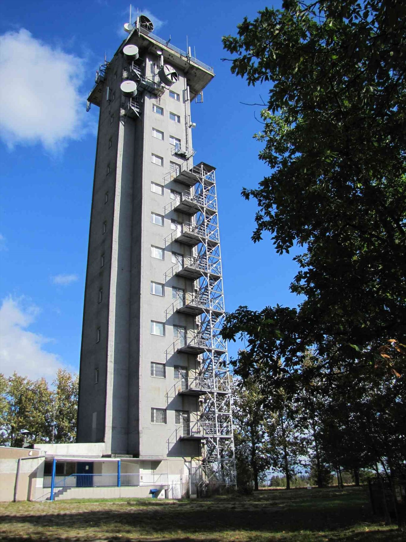 Wynajem 480 m2 w Niegowej – nowoczesne pomieszczenia na 8 piętrach Niegowa  480m2 Foto 1