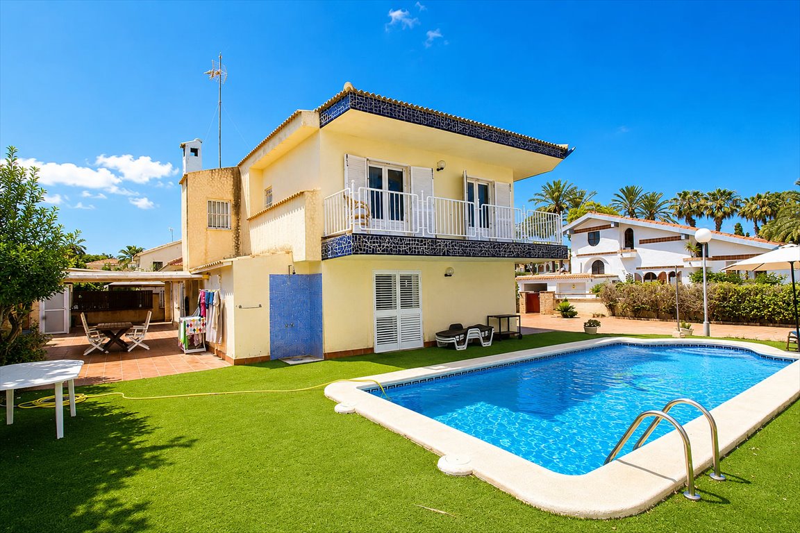 Willa z basenem i 5 sypialniami blisko plaży La Zenia Hiszpania, La Zenia, La Zenia, Orihuela, Alicante  329m2 Foto 1
