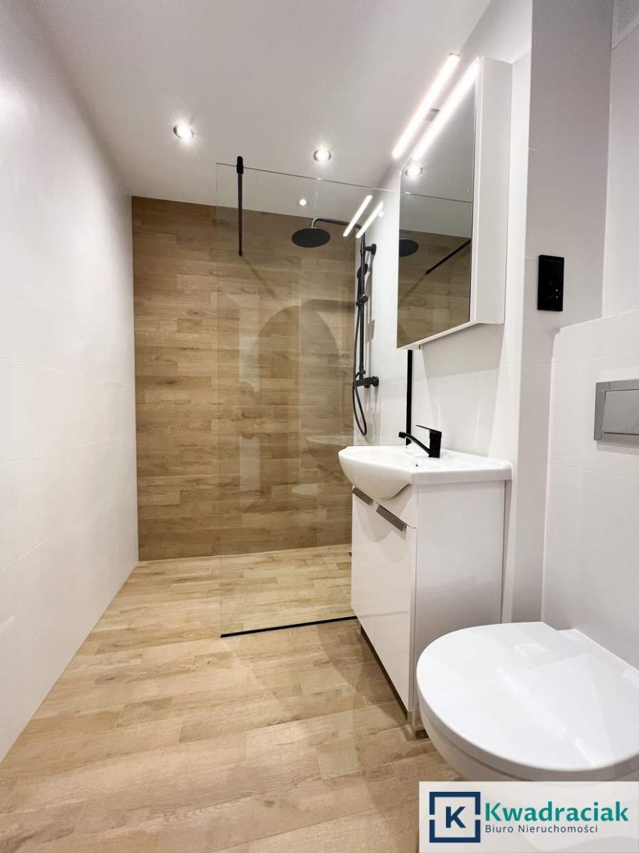 Mieszkanie dwupokojowe na sprzedaż Krosno, Krakowska  45m2 Foto 1