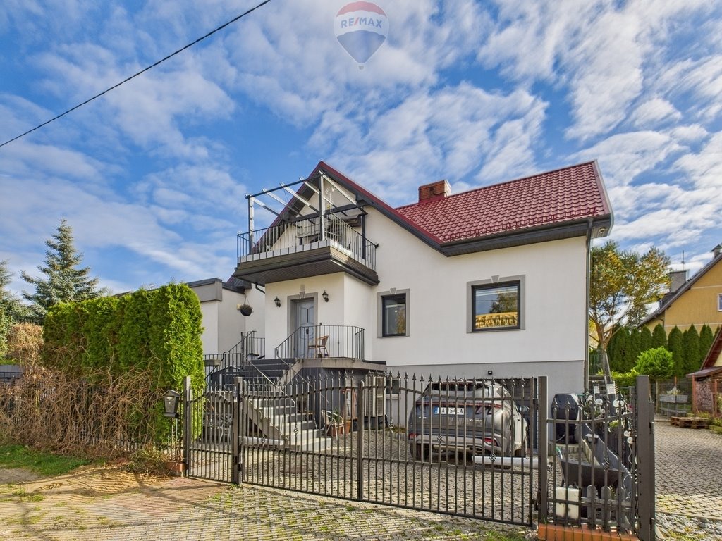 Inwestycyjny dom z 4 niezależnymi mieszkaniami i ogrodem Chwaszczyno, Abrahama  330m2 Foto 1