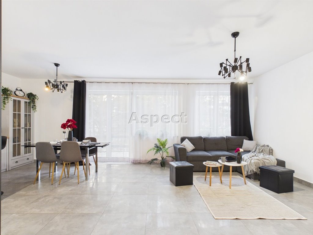 Przestronny segment 137,9 m² z 4-5 pokoi, wyposażeniem Marki, Struga  138m2 Foto 1