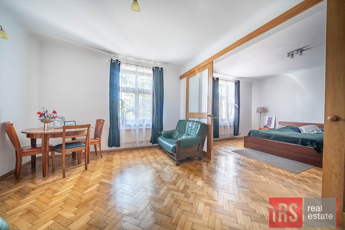 Przestronny dom 375 m2 z 4 mieszkaniami i garażami Warszawa, Włochy, ks. Juliana Chrościckiego  375m2 Foto 1