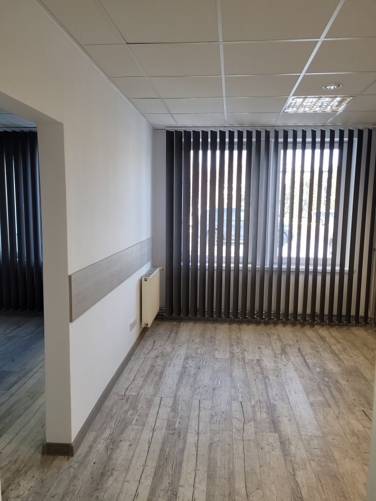 Przestronne biuro 27,5 m2 z parkingiem i monitoringiem Kraków, Nowa Huta, Mrozowa 29  28m2 Foto 1