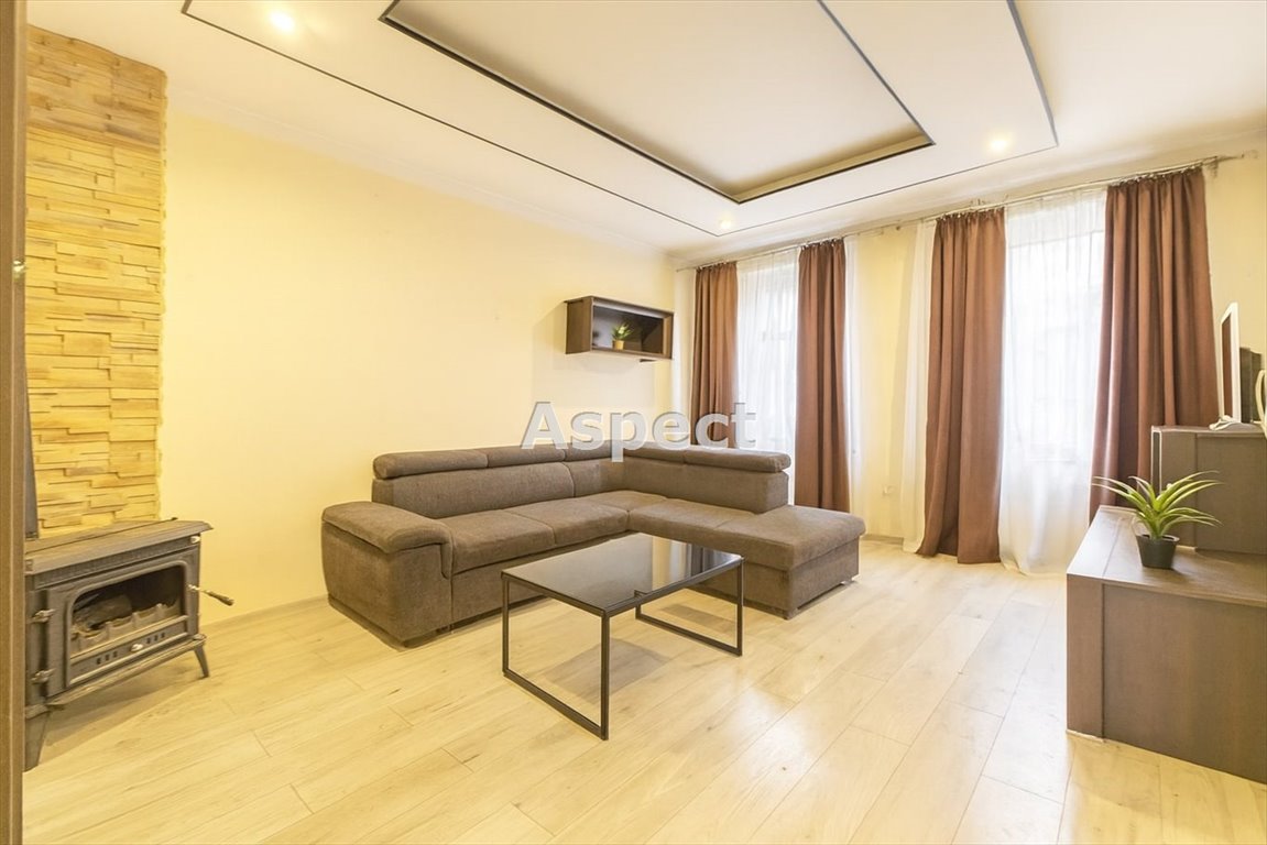 Mieszkanie dwupokojowe na sprzedaż Zabrze, Śródmieście  60m2 Foto 1