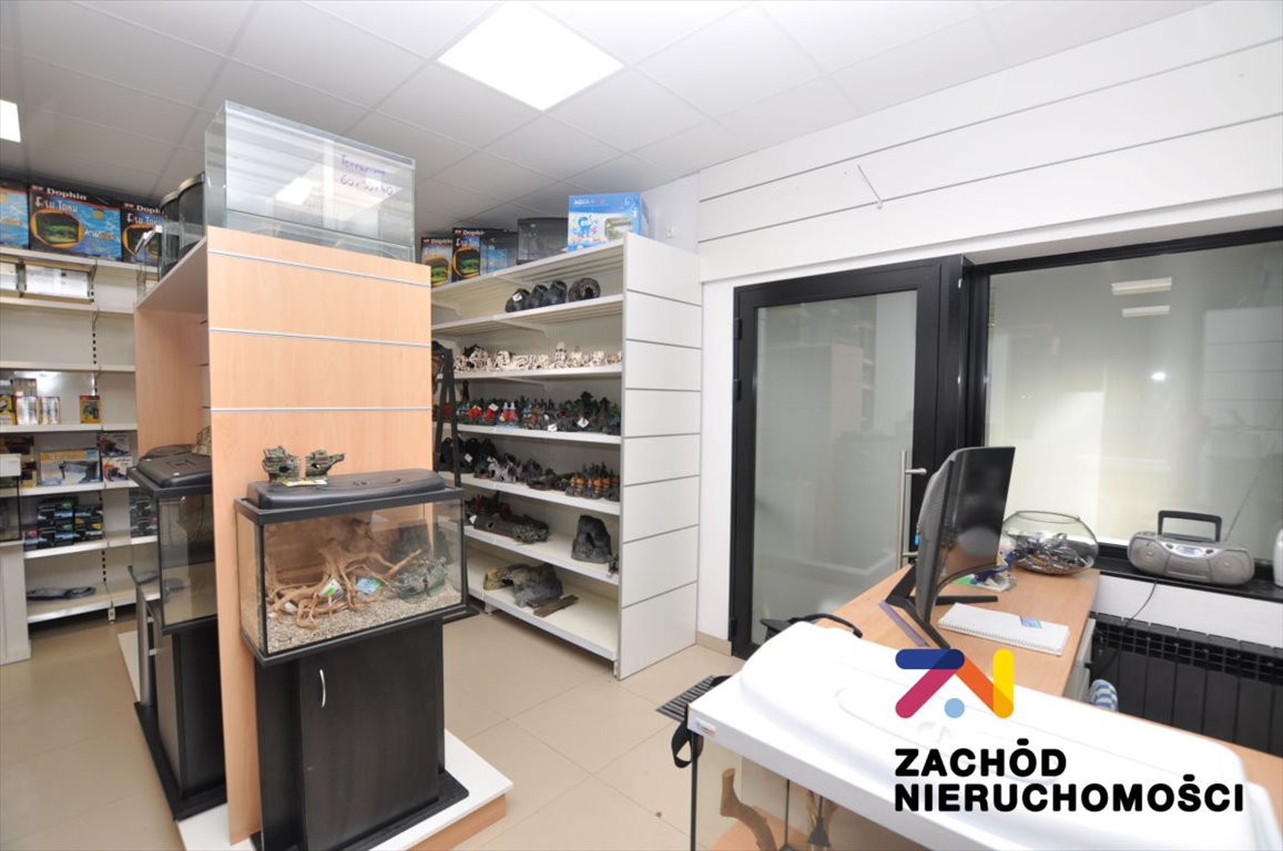 Lokal użytkowy 68,4 m2 z oszkloną strefą i regałami Zielona Góra, Jędrzychów  68m2 Foto 1