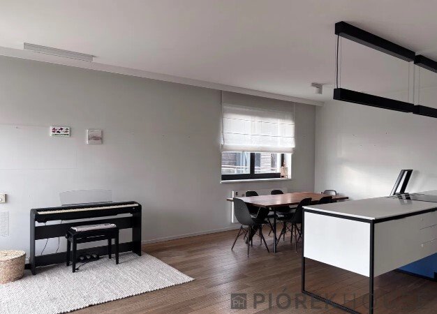 Polecam przestronne 105 m² mieszkanie na Woli z balkonem i dwoma miejscami parkingowymi Warszawa, Wola, Biała  105m2 Foto 1