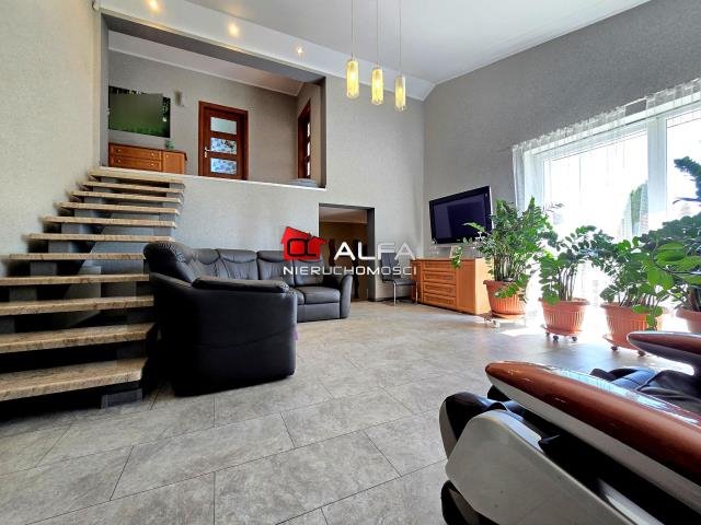 Dom na sprzedaż Świdnica  180m2 Foto 1