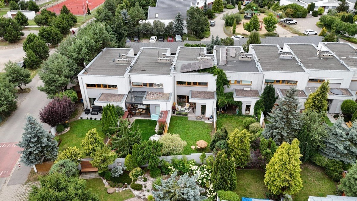 Polecam dwupoziomowe mieszkanie 79 m² z ogrodem i garażem Dąbrówka, Jałowcowa 6  79m2 Foto 1