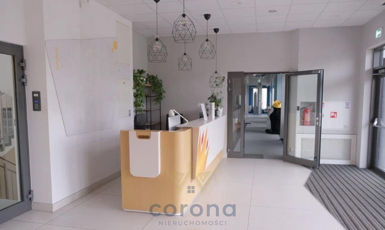 Nowoczesny biurowo-handlowy budynek 1860 m2 z garażem i parkingiem Warszawa, Ursynów, Wyczółki  1 860m2 Foto 1