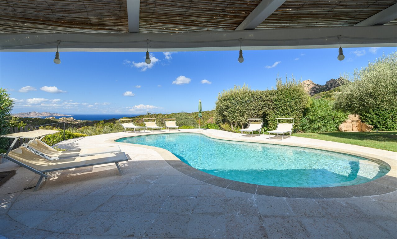 Luksusowa willa z widokiem na morze i basenem Włochy, Porto Cervo  146m2 Foto 1