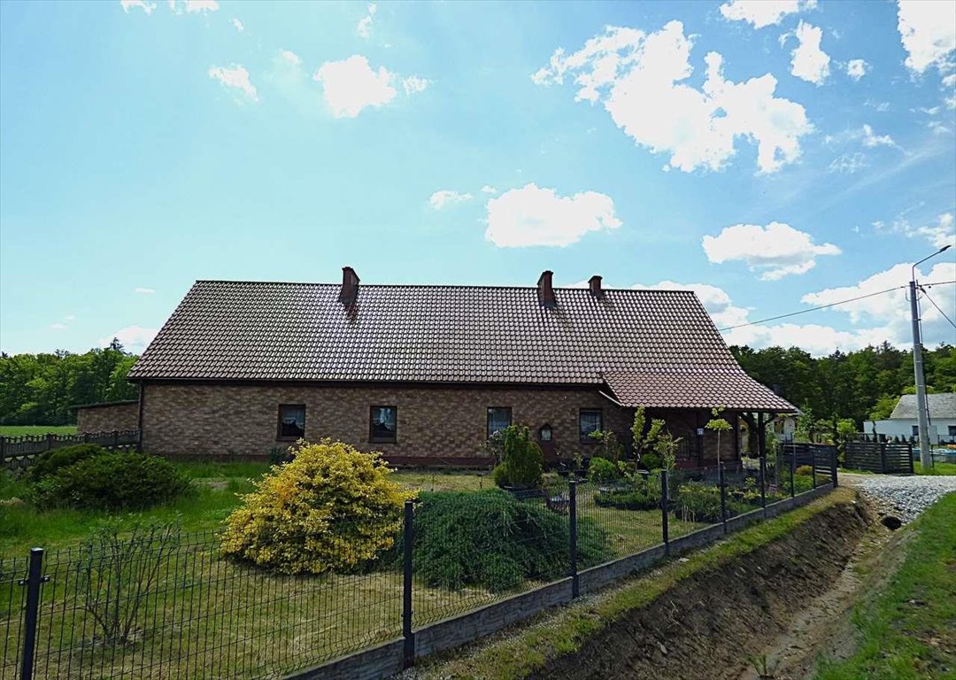 Przestronny dom 215 m² z garażem i ogrodem w Unieszowie Unieszów  215m2 Foto 1