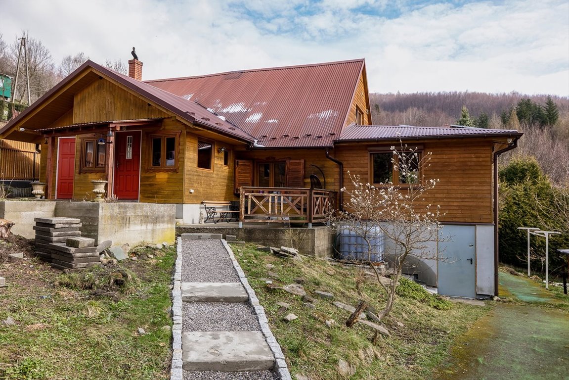 Urokliwy dom drewniany z możliwością podziału na dwa mieszkania Międzybrodzie Bialskie  160m2 Foto 1