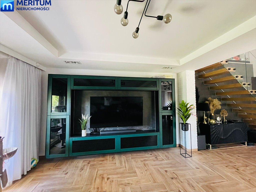 Komfortowy dom 260 m2 z pięknym ogrodem i garażem Książenice  260m2 Foto 1