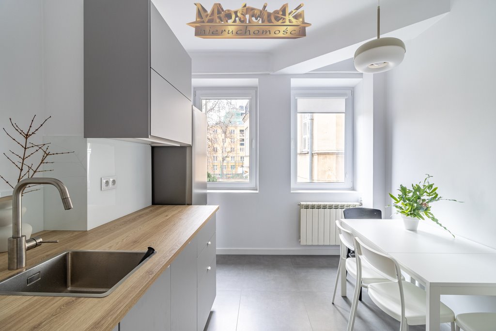 Przestronny apartament 3 pok. w zabytkowej kamienicy z 1938 r. z miejscem postojowym Warszawa, Śródmieście, Piękna  94m2 Foto 1