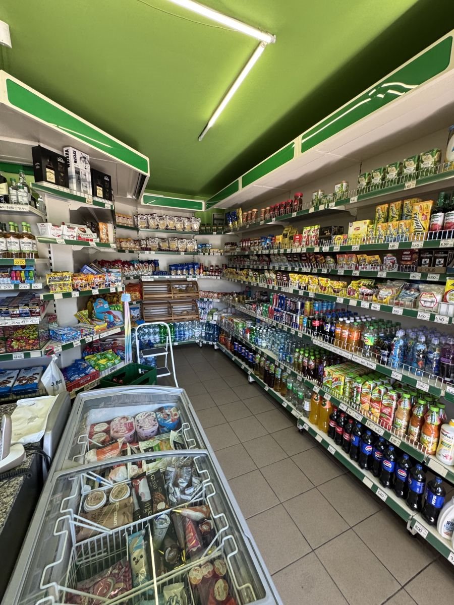 Na sprzedaż atrakcyjny lokal handlowy 30 m² w Kurowie Bochnia, Kurów, Kurów 79  30m2 Foto 1