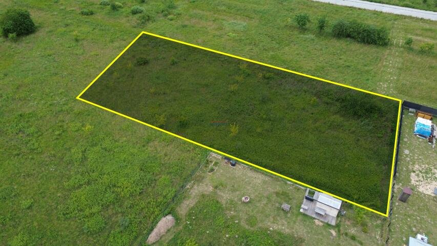 Działka 2013 m² z mediami, blisko domów w Prażmowie Prażmów, Prażmów  2 013m2 Foto 1