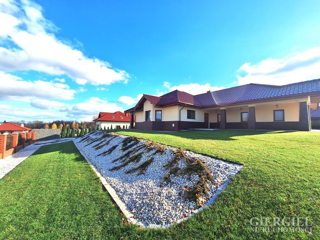 Przestronny dom 300 m2 z garażem i pięknym widokiem Lubla  300m2 Foto 1