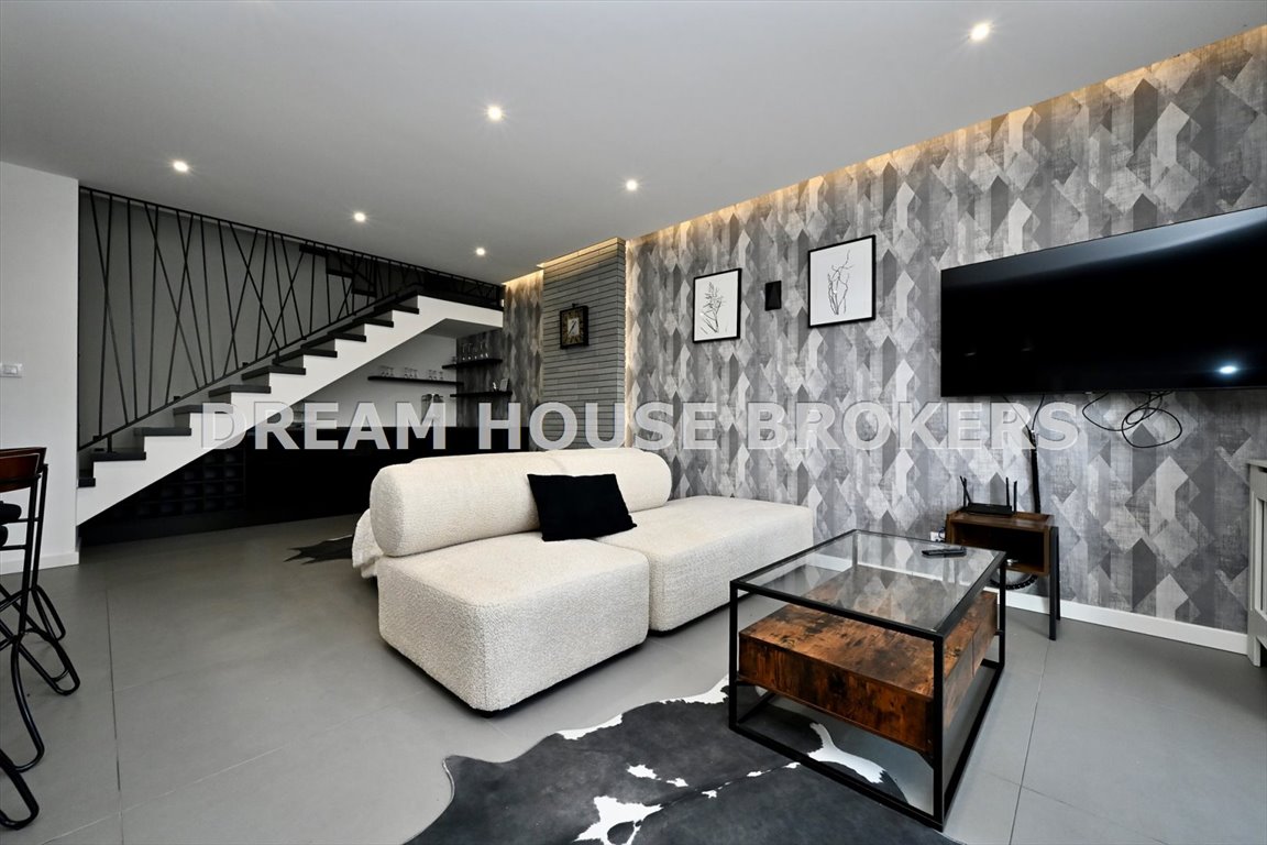 Przestronny dom 186 m2 z tarasem i garażem w Tajęcinie Tajęcina  186m2 Foto 1