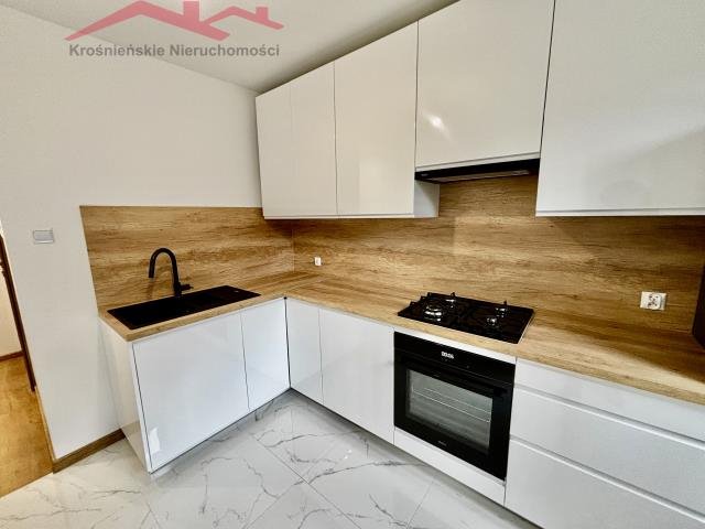 Mieszkanie dwupokojowe na sprzedaż Krosno, Śródmieście  51m2 Foto 1