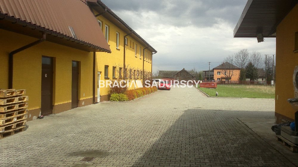 Polecam halę produkcyjno-biurową 1325 m² w Myślenicach Myślenice  1 325m2 Foto 1