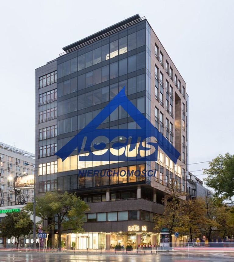 Nowoczesny biurowiec w centrum Warszawy z panoramicznymi widokami: Warszawa Śródmieście