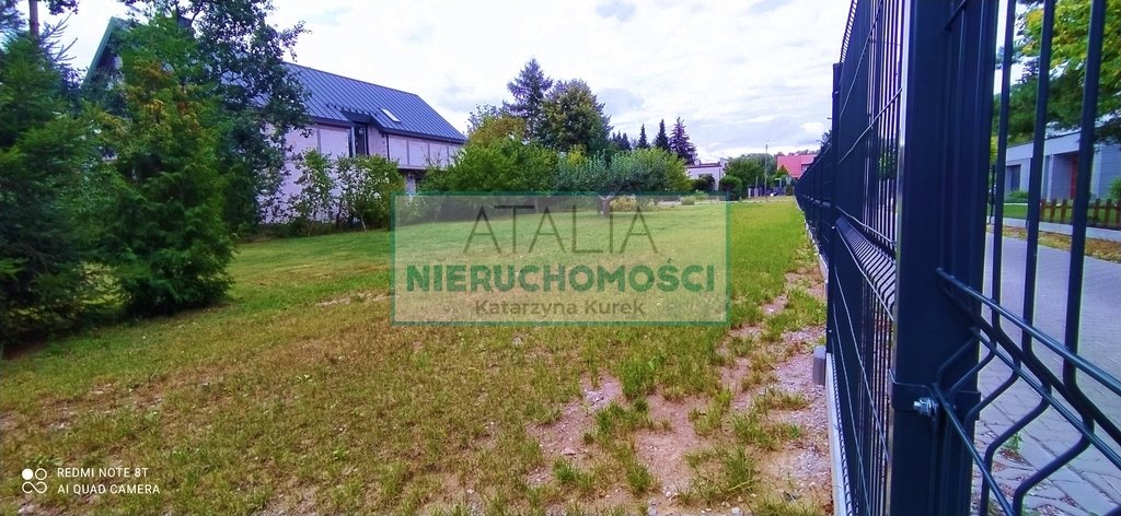 Działka 1000 m² z domkiem - media i blisko WKD Pruszków  1 000m2 Foto 1