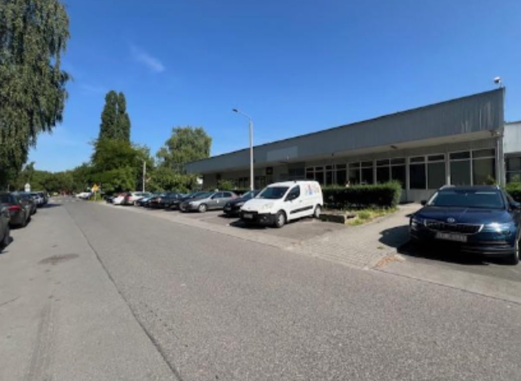 Przestronny lokal handlowy 272 m2 z witrynami i parkingiem Kraków, Czyżyny, 2 Pułku Lotniczego, M. Dąbrowskiej  272m2 Foto 1