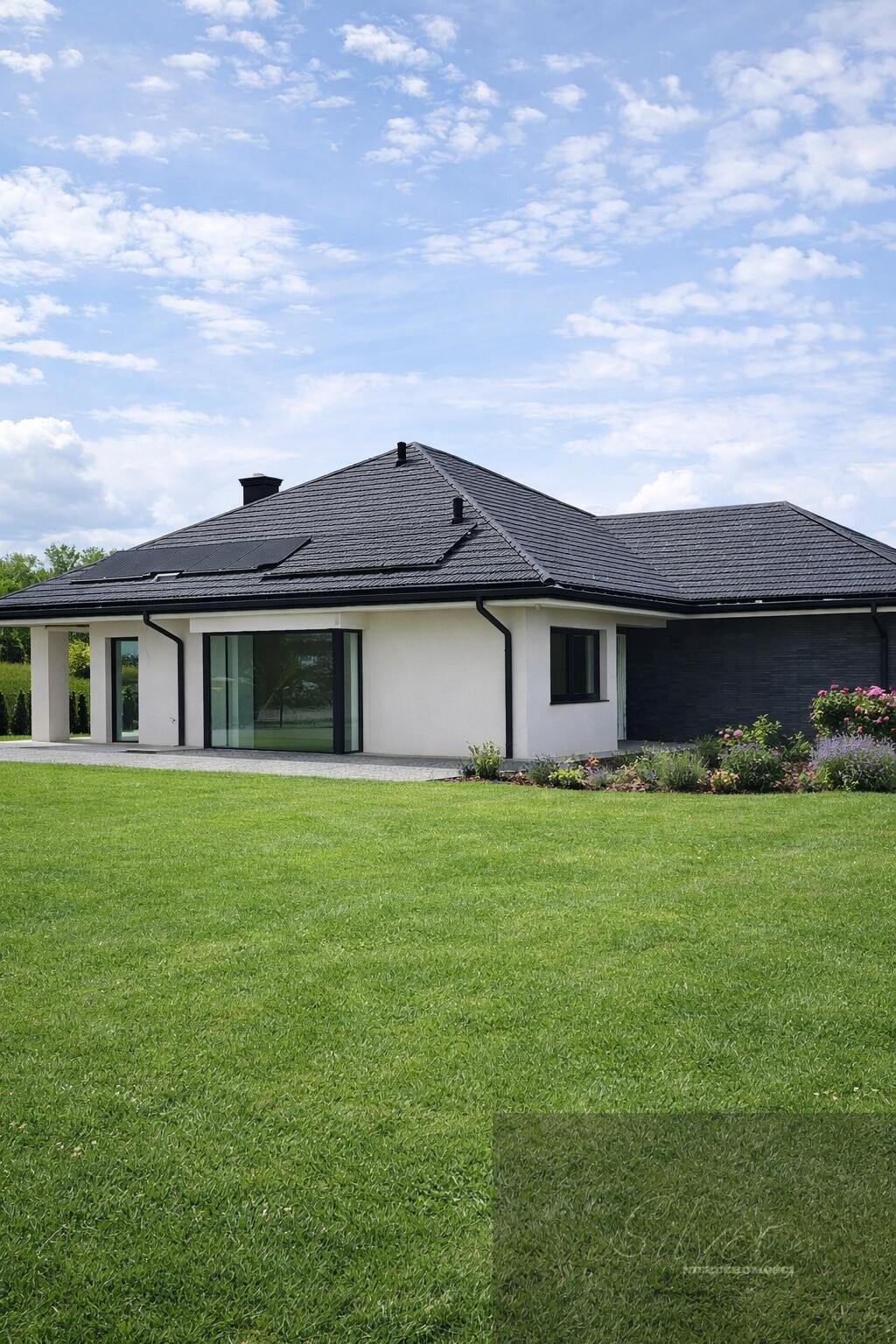 Nowoczesny dom 146 m2 z garażem, fotowoltaiką i alarmem Feliksów  146m2 Foto 1