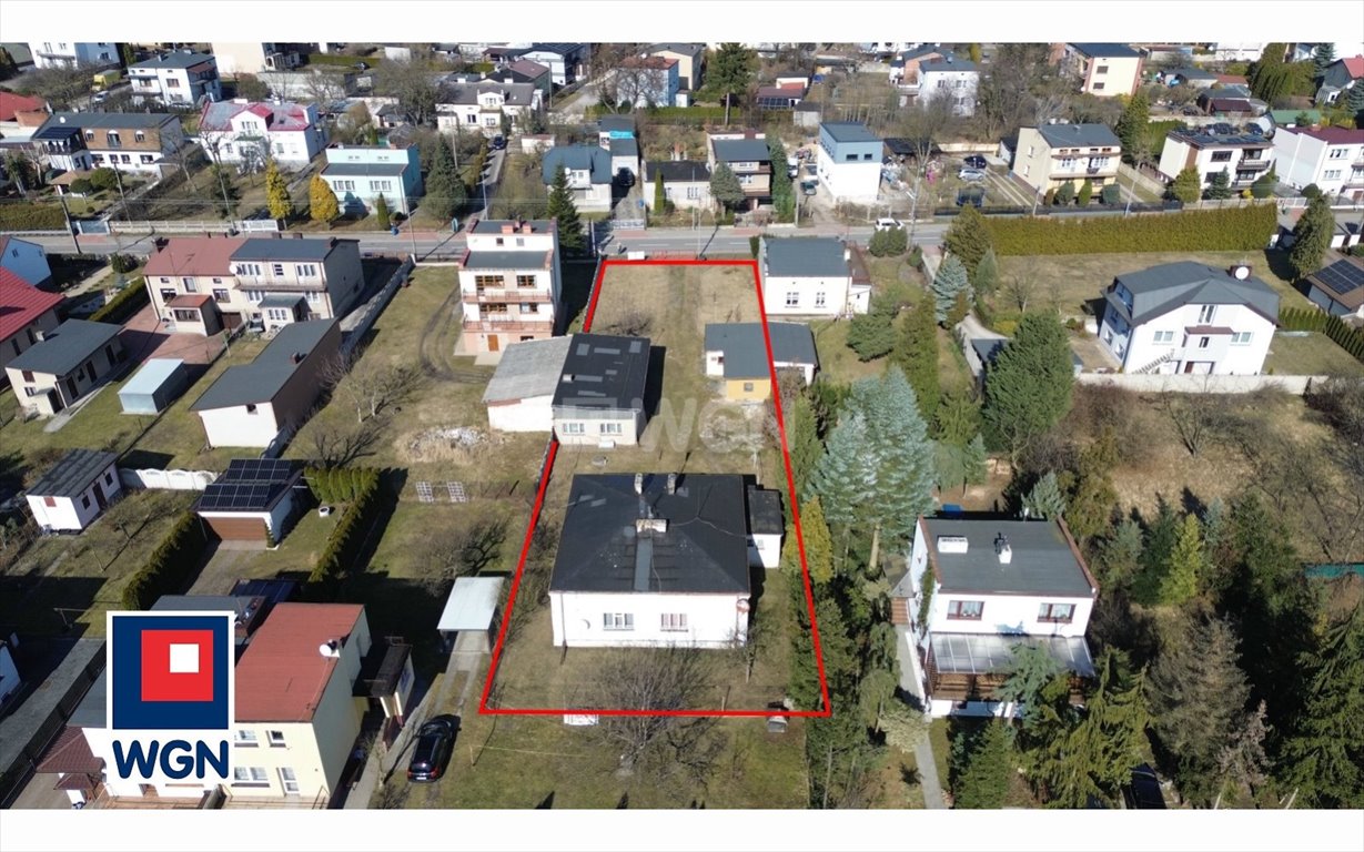 Dom z dwoma wejściami i dużą działką 1425 m² Radomsko, Dobra  135m2 Foto 1