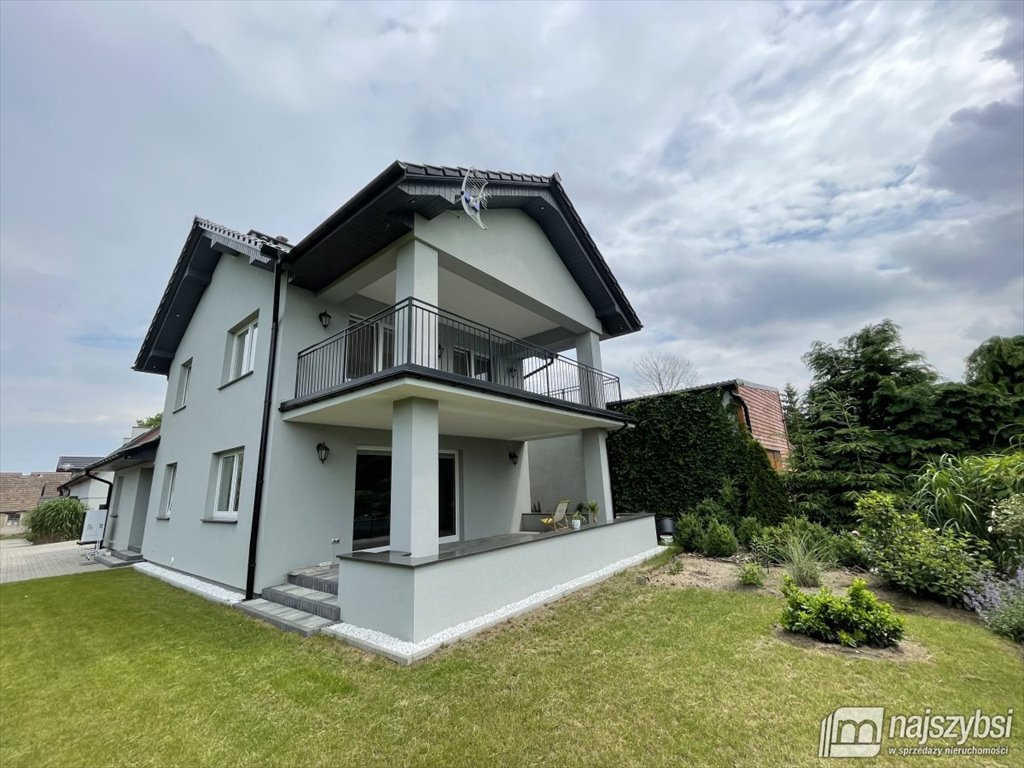 Do sprzedania przestronny dom 160 m² z garażem w Karsku Nowogard, Karsk  160m2 Foto 1