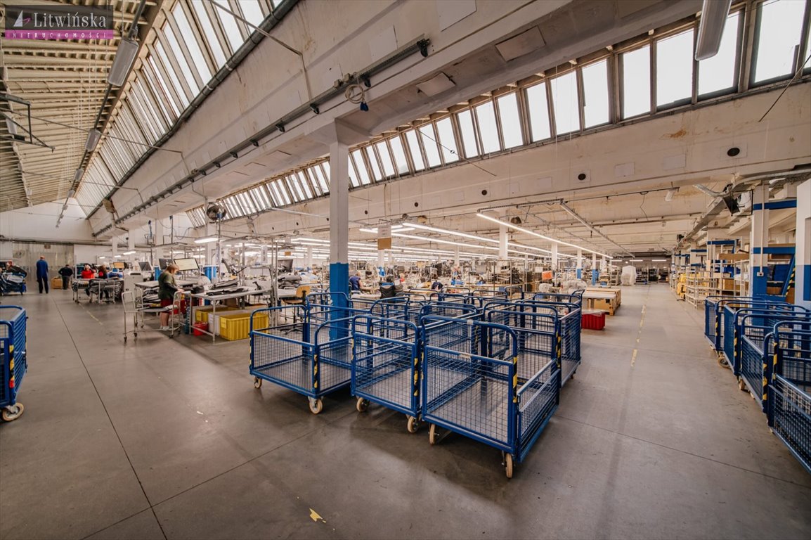 Na wynajem przestronna hala magazynowa 7785 m² z biurami w Łodzi Łódź, Górna  7 785m2 Foto 1