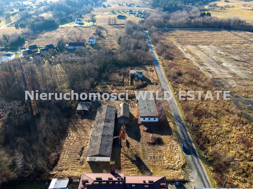 Na sprzedaż przemysłowa nieruchomość z halami i magazynami w Ustrzykach Ustrzyki Dolne, Ustrzyki Dolne  974m2 Foto 1
