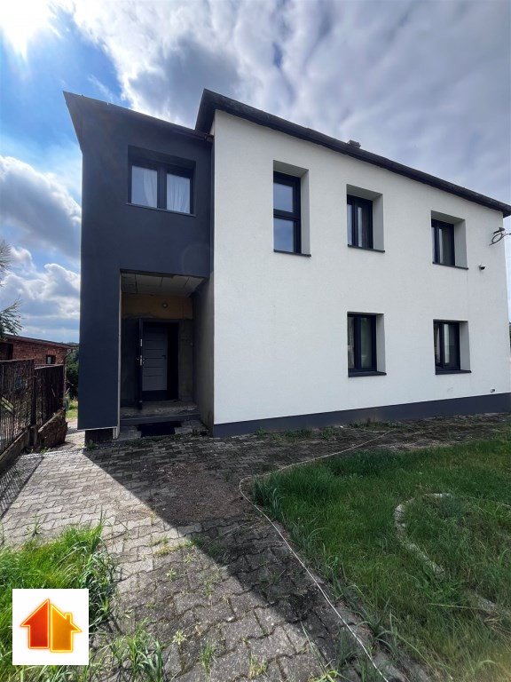 Dom z nowoczesnym wnętrzem i dużą działką 1044 m2 Świerklany, Kościelna  250m2 Foto 1